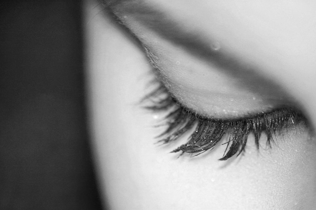 eye, eyelashes, white black-825401.jpg